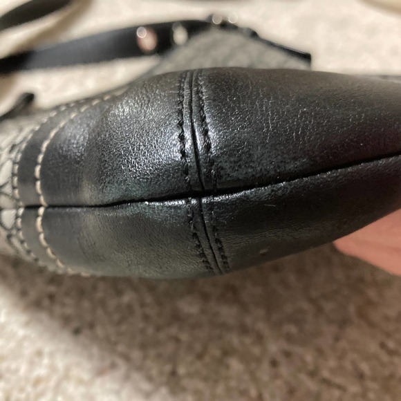 COACH F10944 BLACK, GRAY SIGNATURE PRINT CROSSBODY - Picture 13 of 15